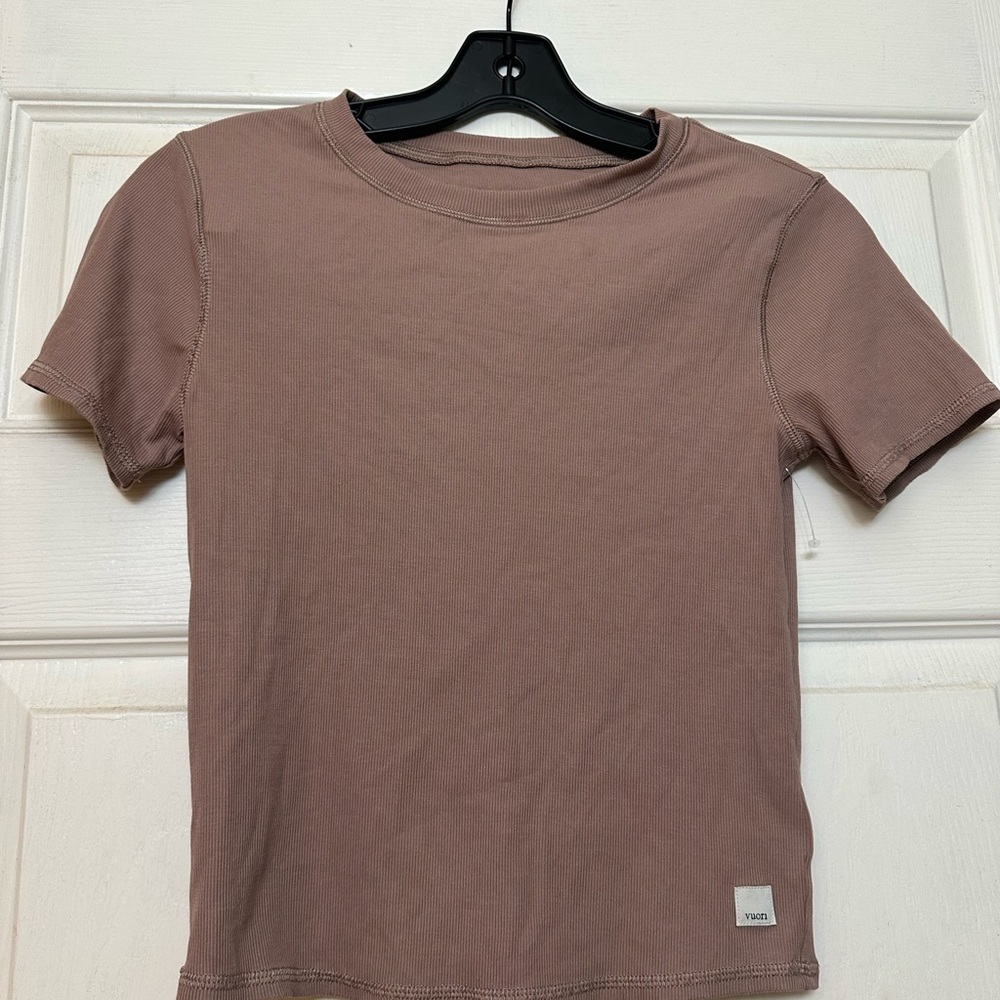 Vuori Pose Fitted Tee